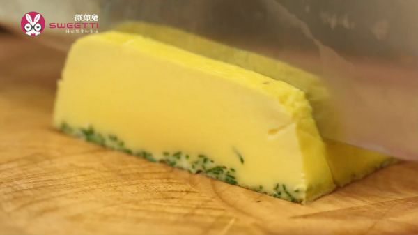 做一次扎实的菠菜鸡蛋糕，蘸汁超美味！