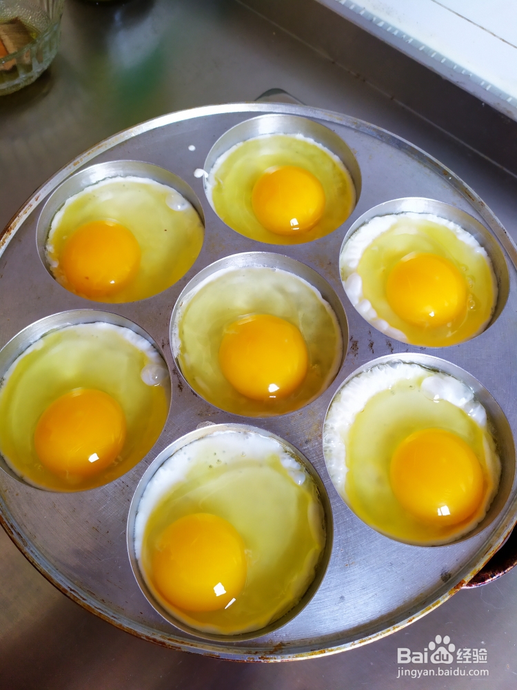 沉甸甸的早餐鸡蛋汉堡