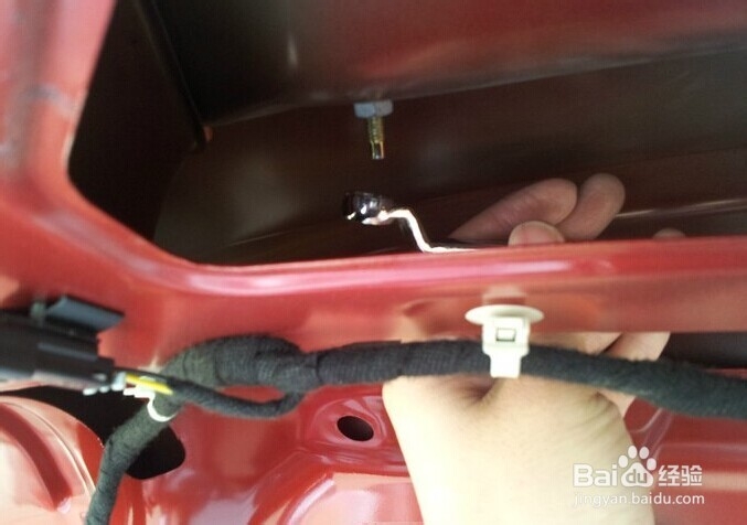 科鲁兹后备箱开关手抠失灵牌照灯不亮后更换