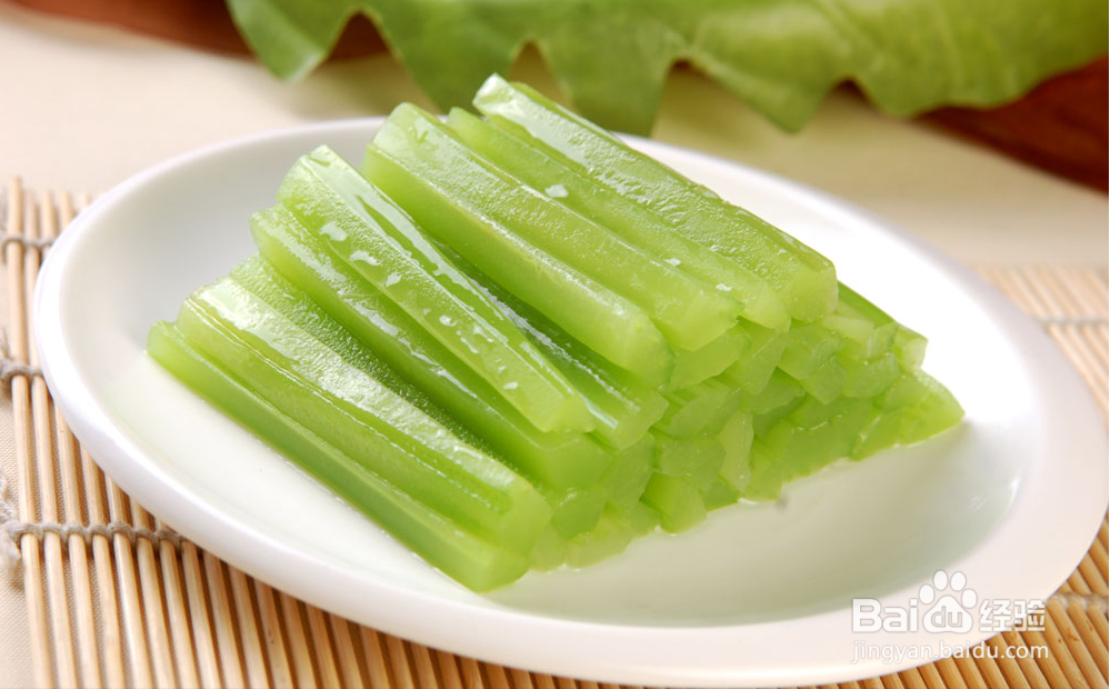 家常菜系：[1]杏仁核桃花生碎炒莴笋