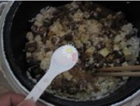 糯米酱油肉饭的做法