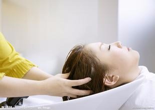 冬季防止头发静电的小窍门