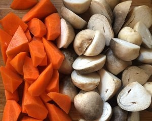 教你怎么做沙茶牛肉草菇煲