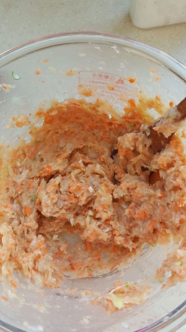 胡萝卜鸡肉鲜虾小肉丸
