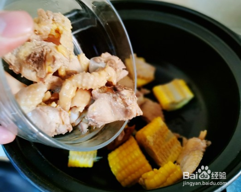 营养滋补,好喝美味的胡萝卜玉米香菇鸡汤