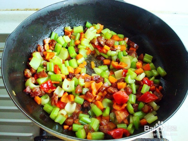 芹菜胡萝卜炒腊肠