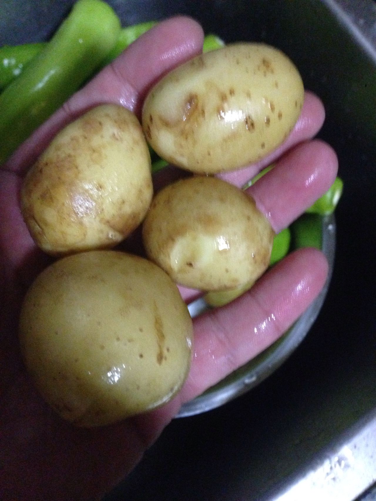 教你做酱香小土豆，让你越吃越想吃，根本停不下来