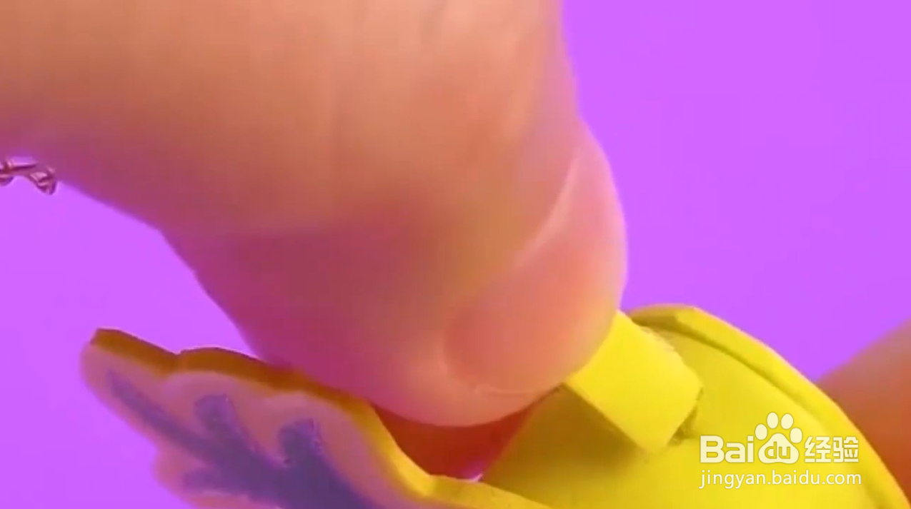 如何给芭比做一个水果包包