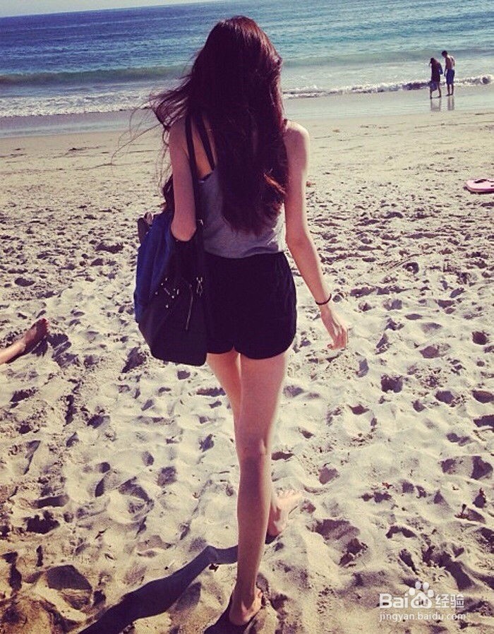 粉色包包怎么搭配衣服