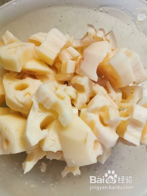 健康养生佳品粉藕棒骨暖汤的做法