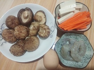 美食汤羹--香菇虾仁豆腐汤