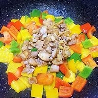 如何制作美味的彩椒鸡丁