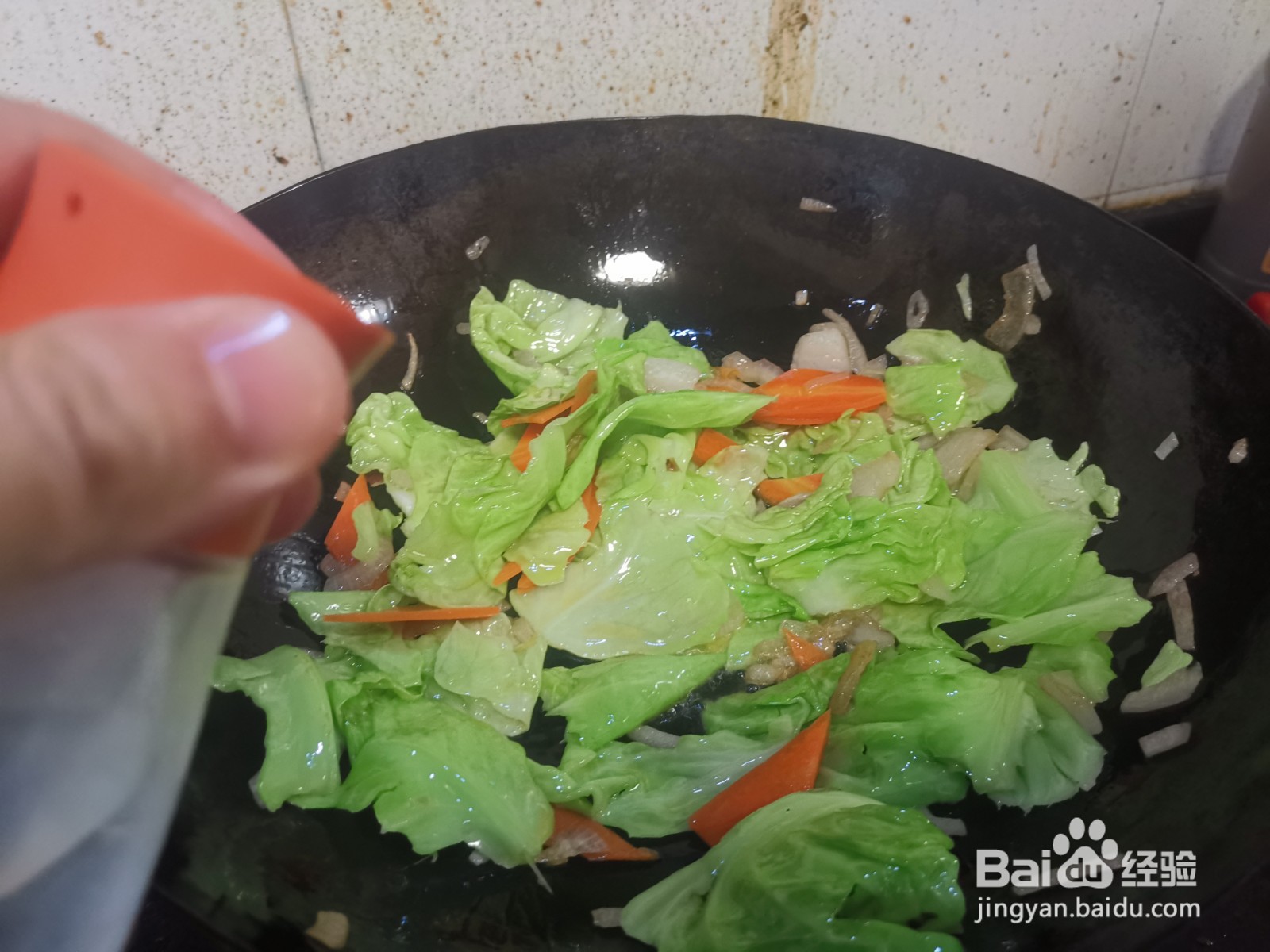 包菜炒胡萝卜的做法