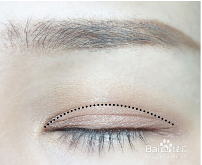 金棕色眼影的画法