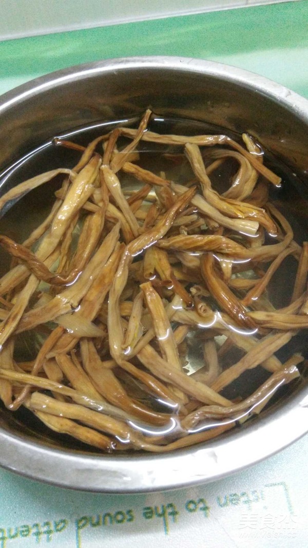 黑木耳炒黄花菜