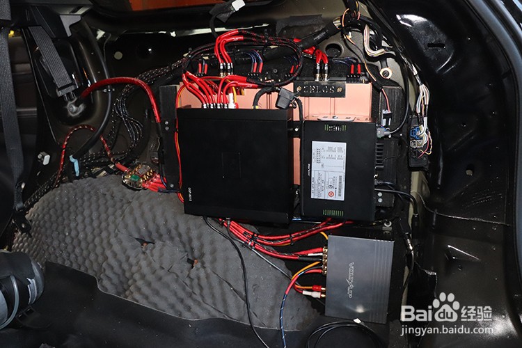 乌市慧声吉普大切诺基汽车音响隔音改装丹拿