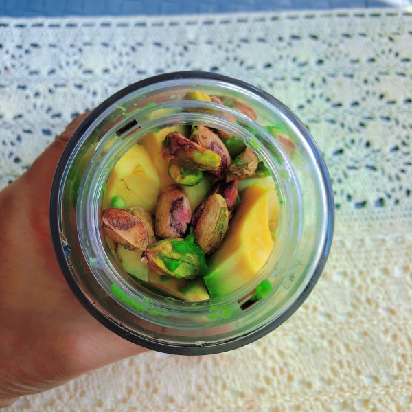 开心牛油果奶昔