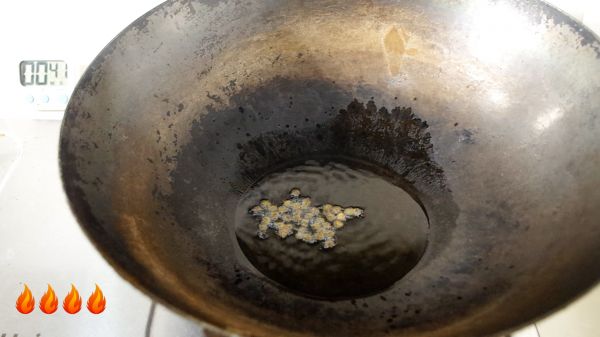 先炒莴笋还是炒肉