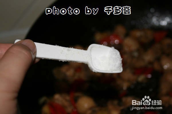 家庭木耳姜片炒鸡怎么做？