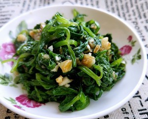 健康养生佳品凉拌芹菜叶的做法