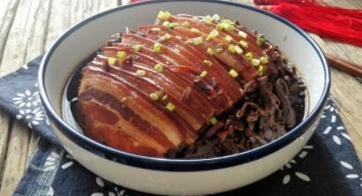 如何做出美味的梅菜扣肉