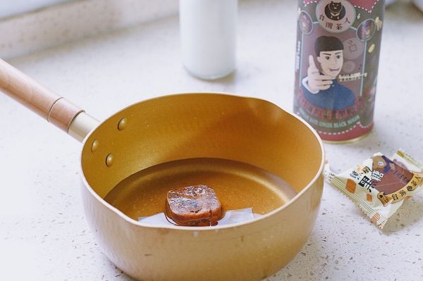 阿萨姆桂圆红枣姜糖奶茶