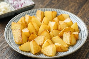 电饭煲土豆火腿焖饭做法