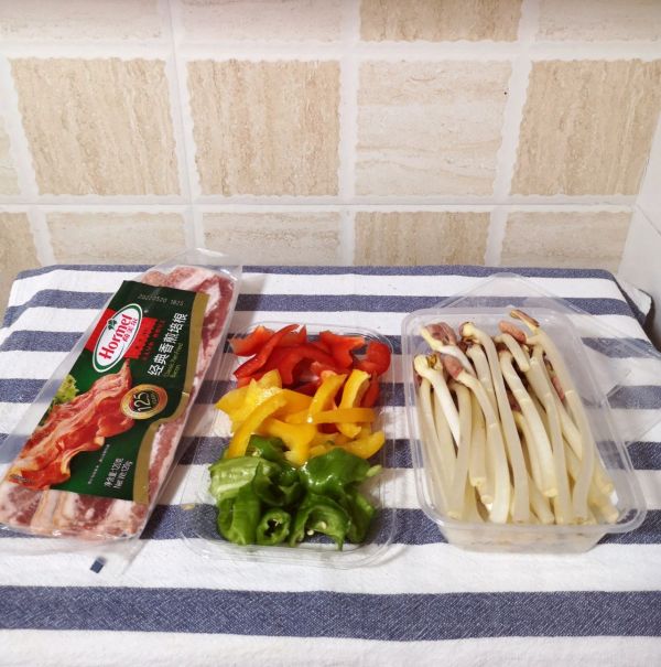 培根炒彩椒花生芽