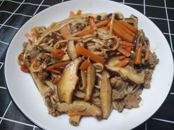 低脂香菇牛肉拌面