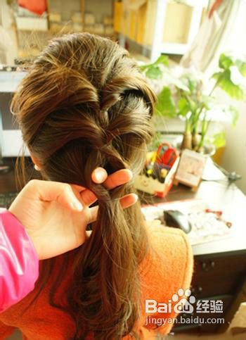 模特教授名媛发型扎法步骤为你解烦恼