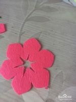 怎样用不织布制作 一朵小花