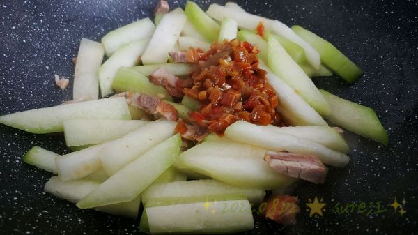 菇茄蒜肉酱焖瓜