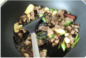红焖砂锅牛肉