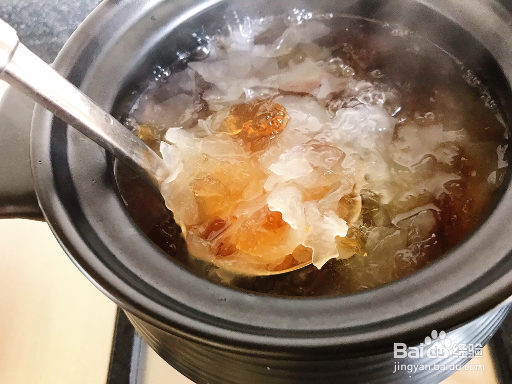 简单好吃的椰浆黑米桃胶银耳羹