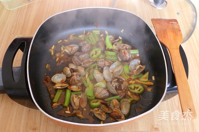 辣烧花蛤的做法