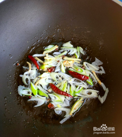 五花肉酸菜炖粉条，酸爽美味，好吃下饭