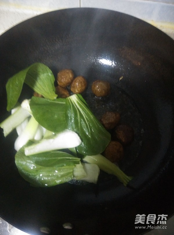 素丸子焖青菜