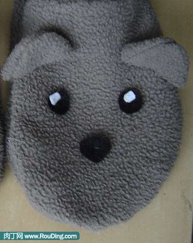 怎样用旧衣服改造DIY小熊袜子拖鞋？