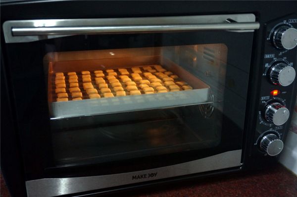 牛奶方块小饼干