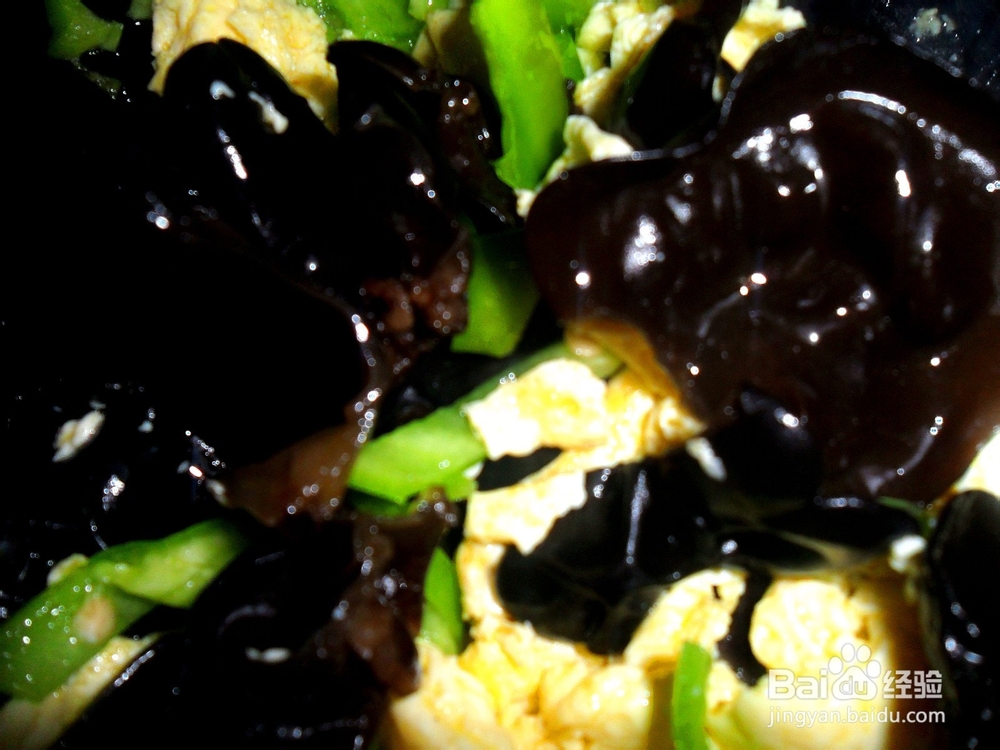 家常饭菜随意做——青椒木耳炒鸡蛋