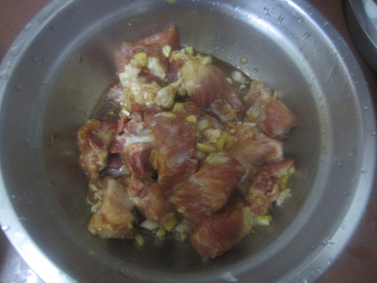 花生香芋蒸排骨，排骨的另类做法，味道格外鲜美！