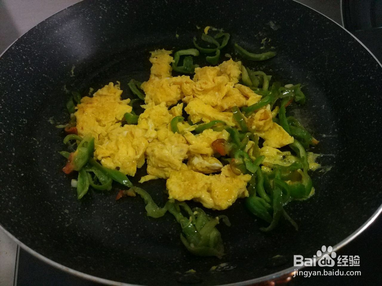 青椒火腿炒鸡蛋的做法