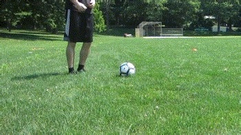 实用的五种世界杯级停球转身技巧