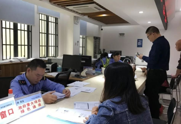 民生银行标准白金卡不开卡会收取年费吗