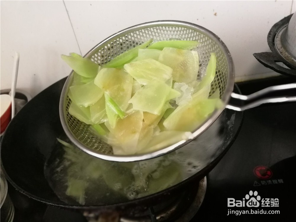 莴笋拌猪肉银耳