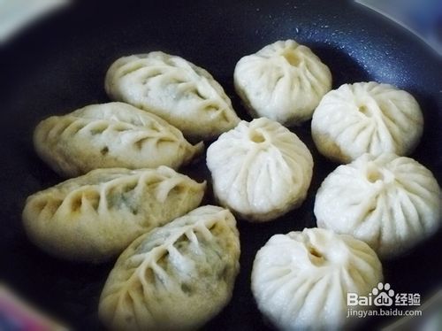 【怡汝私房百变面点】换个花样做煎包---小白菜柳叶煎包