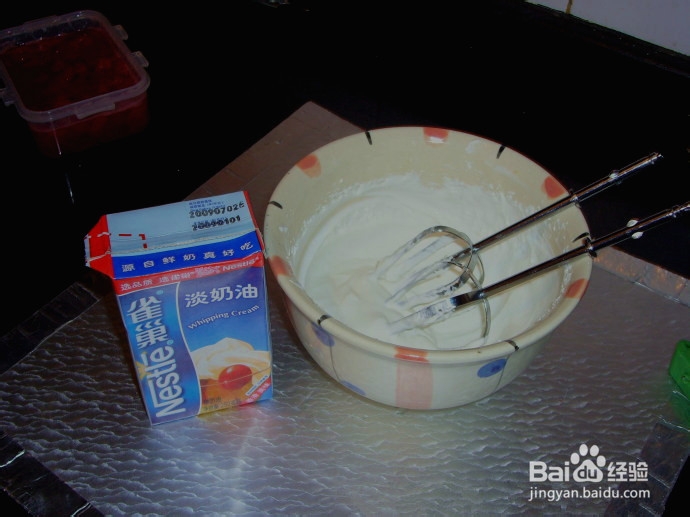 简易蛋糕的做法——草莓方蛋糕