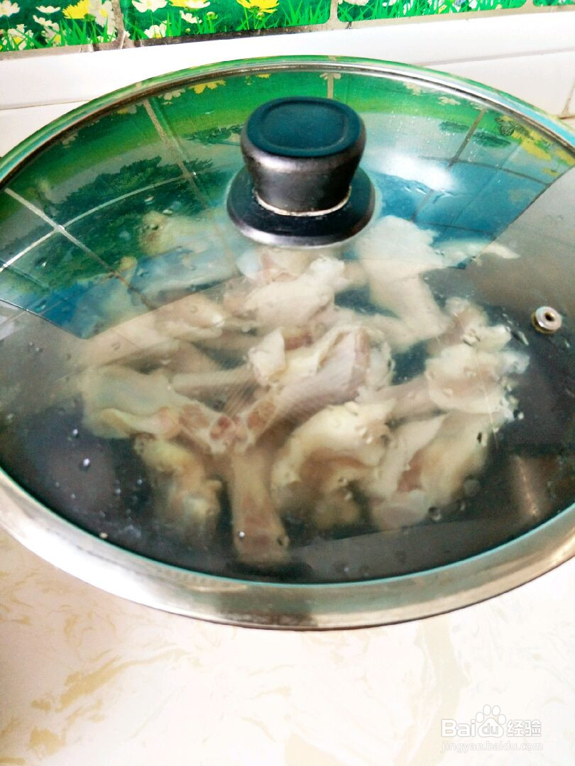 鸭翅根炖土豆的做法