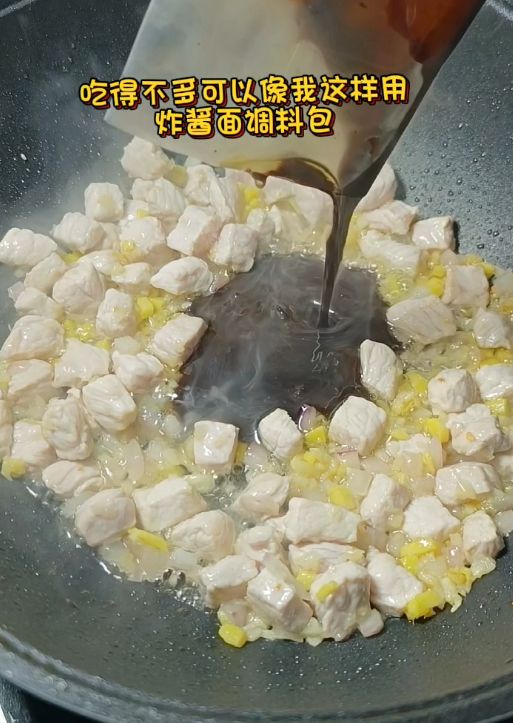 周末轻松早餐炸酱面