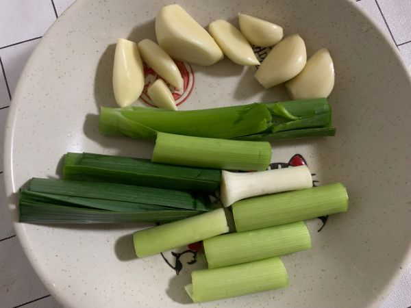 红烧鸡腿焖香菇